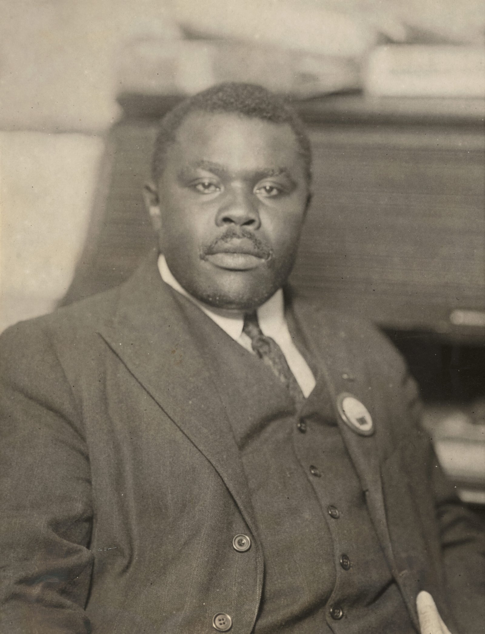 https://upload.wikimedia.org/wikipedia/commons/5/5d/Marcus_Garvey%2C_%22Provisional_President_of_Africa%22%2C_by_the_Keystone_View_Company.jpg?utm_source=chatgpt.com
